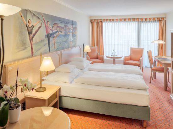Hollywood Media Hotel Room Type - Standard Junior Suite