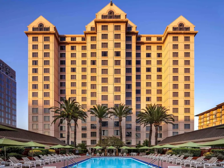 聖何塞希爾頓Signia旗下