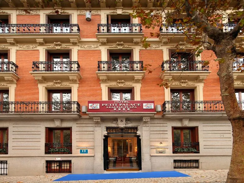 利爾塔德廣場小皇宮飯店