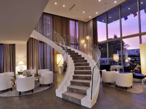 肯茲西迪馬魯夫酒店