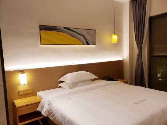 Ling Er Ling Hotel Room Type - Featured Queen Room