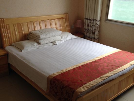 Others 5, Happy Hotel, Enshi Tujia and Miao