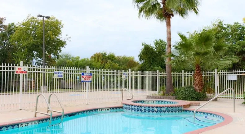 休士頓東北 - 斯塔福德燭木套房飯店