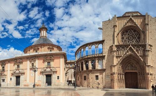 瓦伦西亚是一个很有历史的城市，在这里可以了解到很多的西班牙的