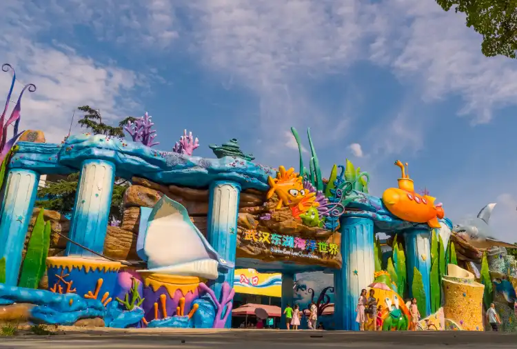 Hotels near Wuhan East Lake Ocean World
