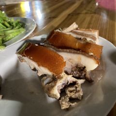 黄记四更烤乳猪店 User Photo