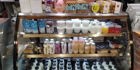 優酪乳王國甜品店