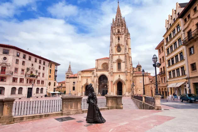 Vé máy bay Asturias đi Sân bay quốc tế Nội Bài