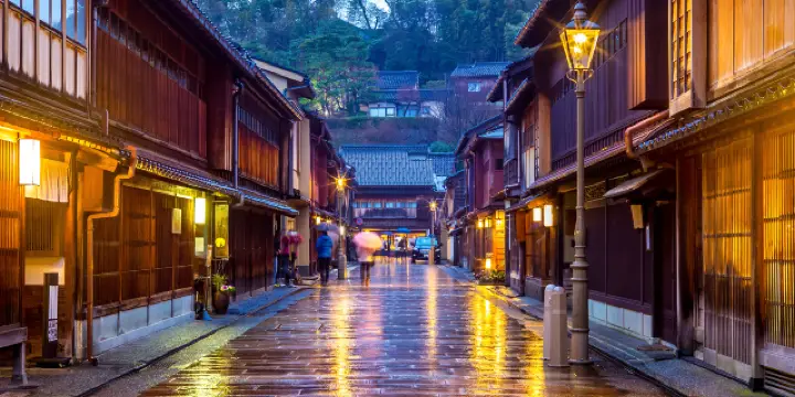 Kanazawa Travel Guide 2026: Top Attractions, Things to Do & Deals