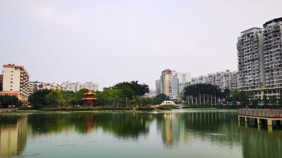 潘塘公园位于梧州市河西区新兴路中心地段，公园面积12.736