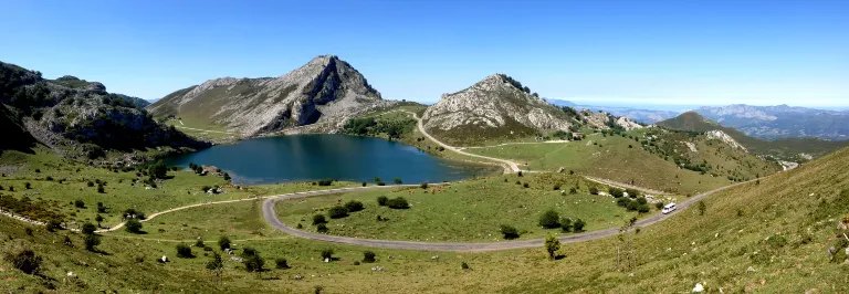 Hotels near Pena Cruzada - Techo de Yernes y Tameza (1369 m.)