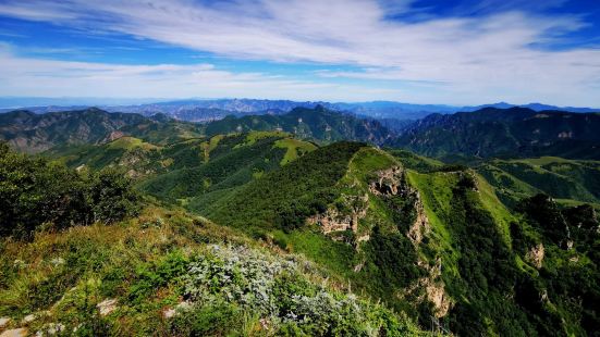 位于北京门头沟区，从栢峪沿着小路上山，徒步18公里后可达北灵
