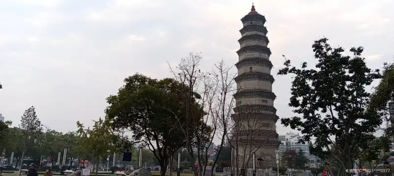 鄰近龍泉塔的酒店