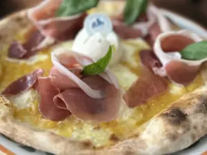 Pizzeria Kapri 010 - Pizza D’asporto, a Domicilio, con posti a Sedere & Friggitoria