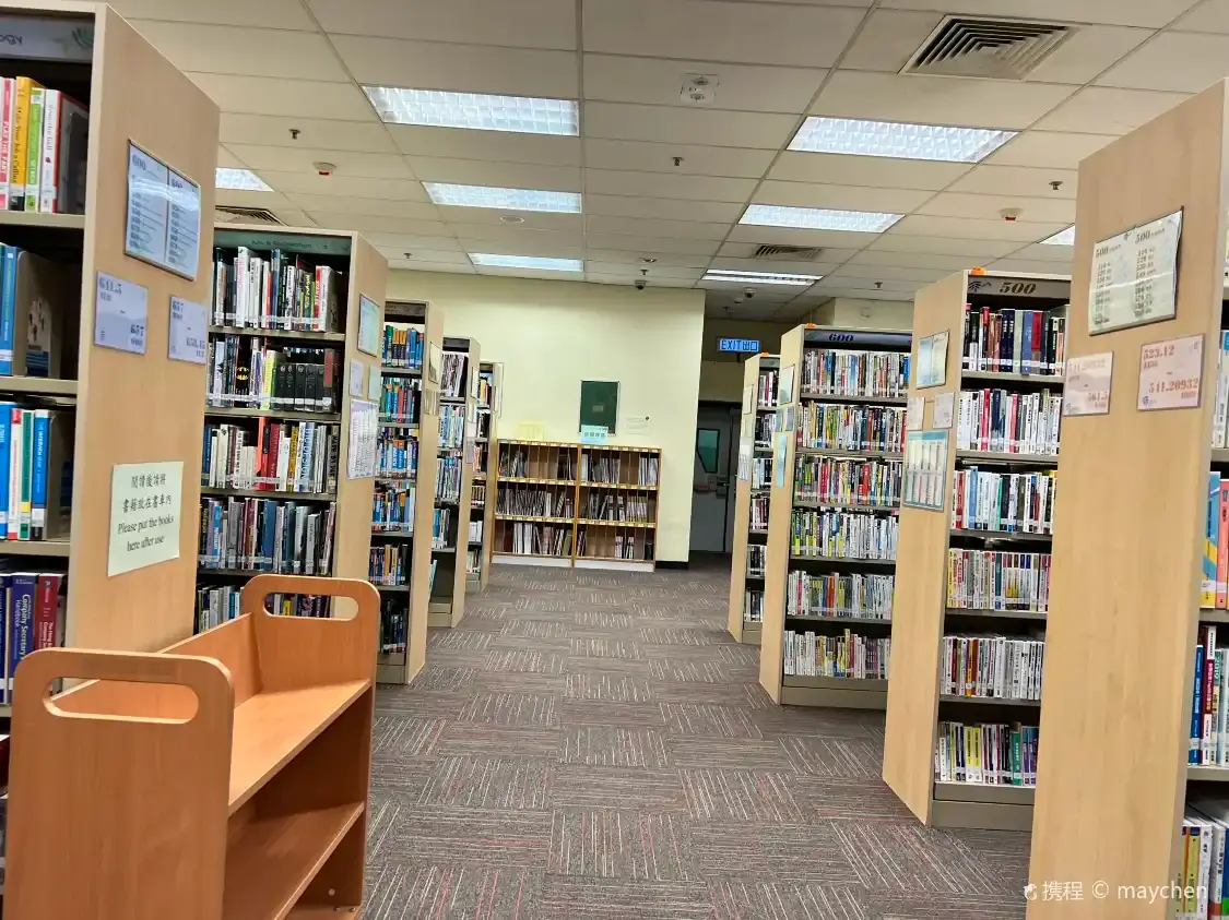 Shek Tong Tsui Public Library 주변 호텔