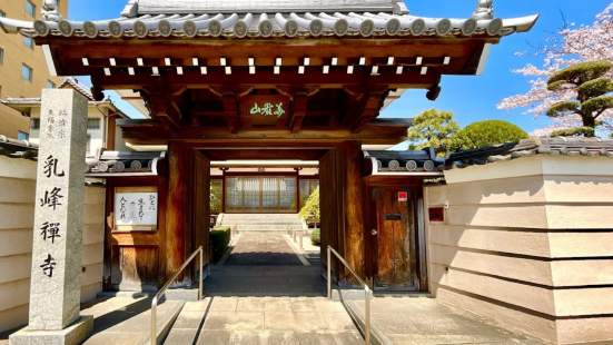 Chichiminezen Temple