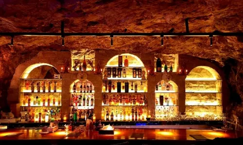 83 Lounge Whiskey & Cocktail·BH WINE CELLAR