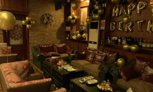 HE GUANG TONG CHEN COFFEE&COCKTAIL LOUNGE
