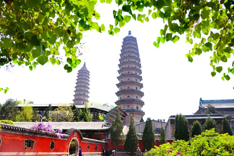 Hotels near Shuangta Temple (Twin Pagoda Temple)