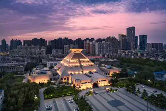 Hotels near Henan Museum
