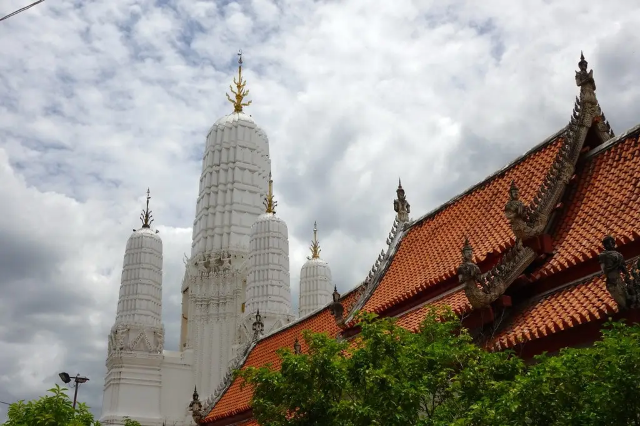 East Meets West at Phetchaburi | Bangkok