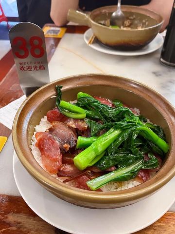 腊肉腊肠煲仔饭