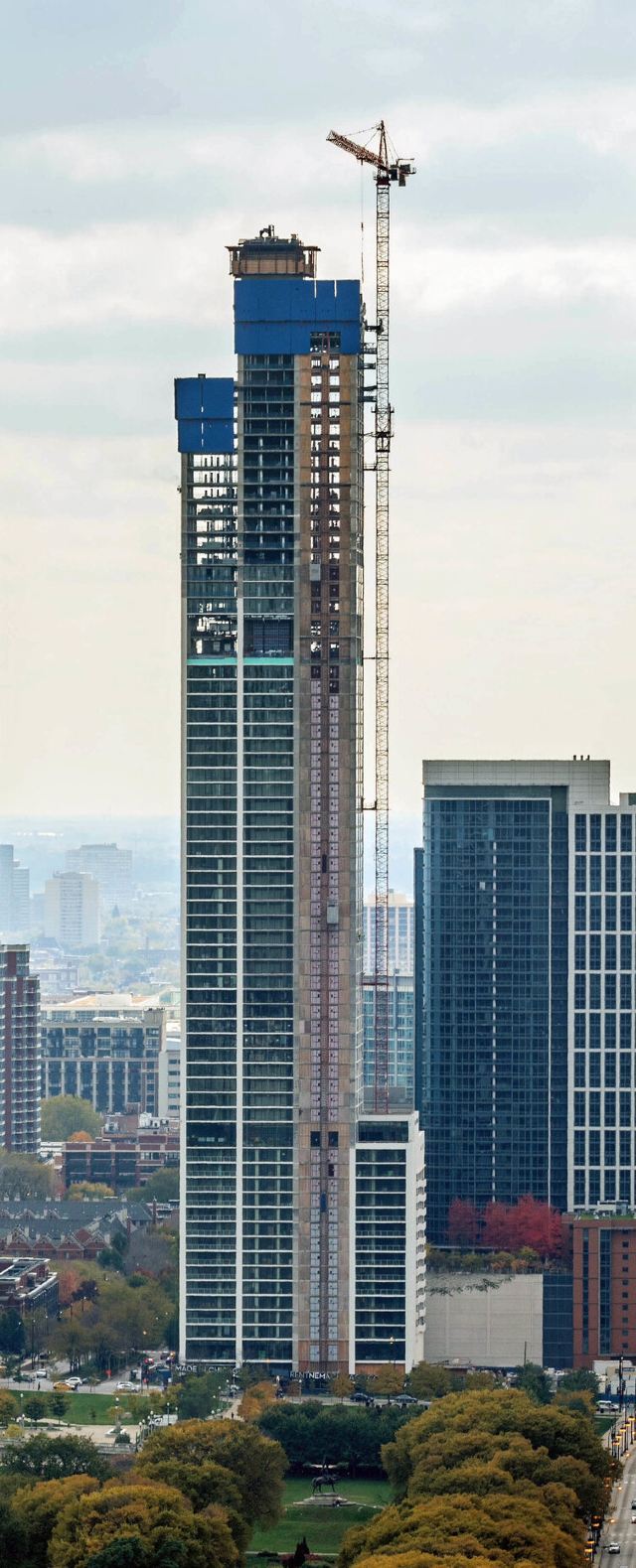 2022 Chicago Skyline: 9 Iconic Chicago Buildings and How to Explore Them