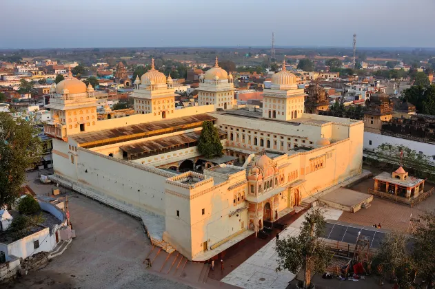 Gurudwara Data Bandi Chhod Qilla Gwalior周辺のホテル