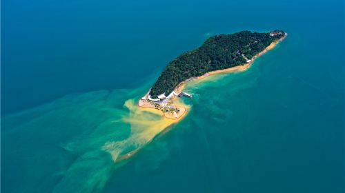 Phoenix Island Resort on Dongjiang Lake