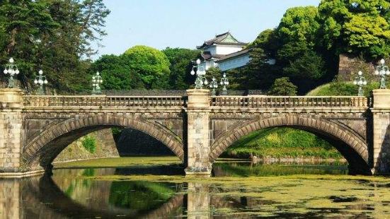 日本二重桥，这座桥的历史十分优厚，如果大家来的话可以先去了解