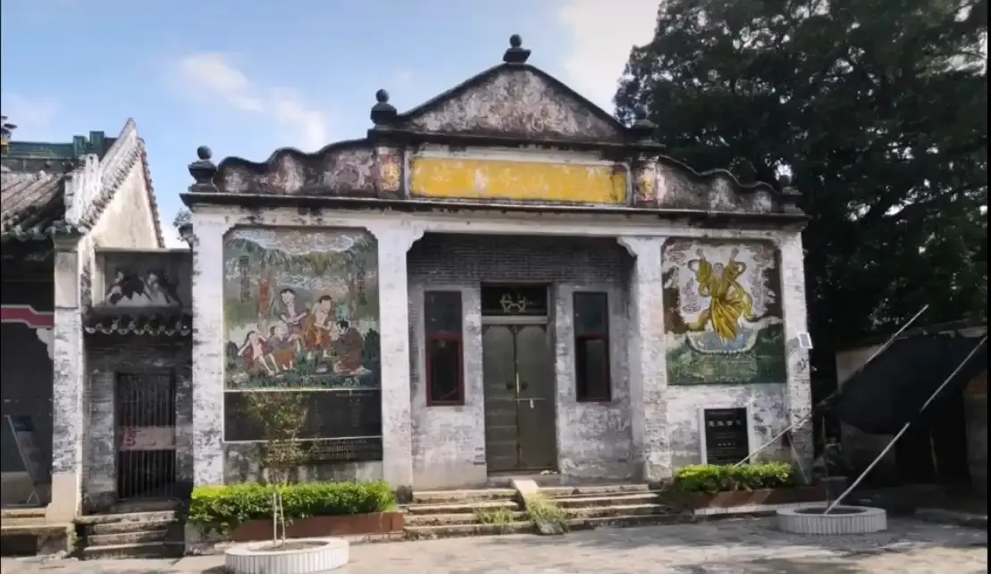 Hotels near Baosheng Ancient Temple