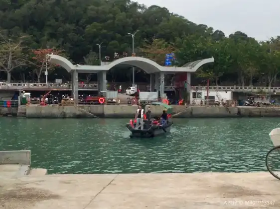 鄰近小島漁業村的酒店