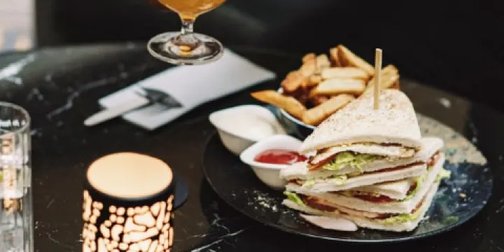 Axis Lobby & Cocktail Bar