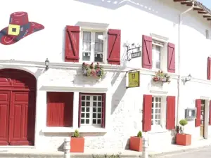 Le Chapeau Rouge