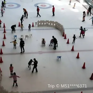 歡天雪地溜冰場