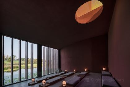 邛崃泉水湖梦马岛森系木屋·听风堂