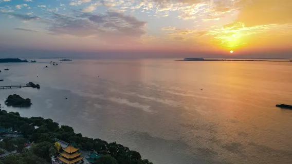 玩水避暑