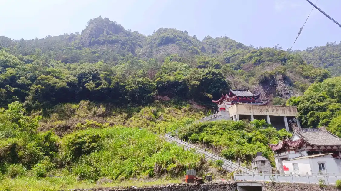 Hotels near Taipingyan Scenic Area