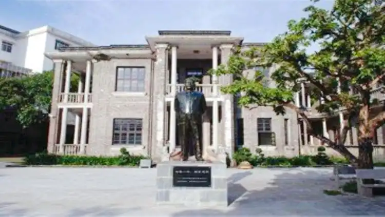 Hotels near Chen Mansion