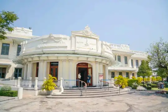 โรงแรมใกล้พิพิธภัณฑ์ผ้าในสมเด็จพระนางเจ้าสิริกิติ์ พระบรมราชินีนาถ