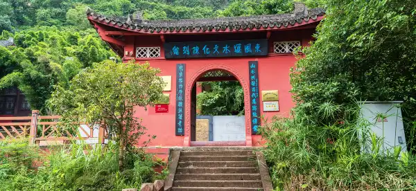 Hotels near Jiajiang Wetland Park