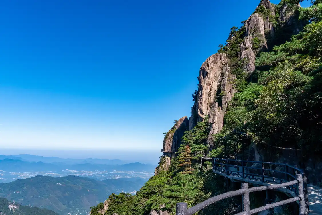 Hotels near Huatai Scenic Area