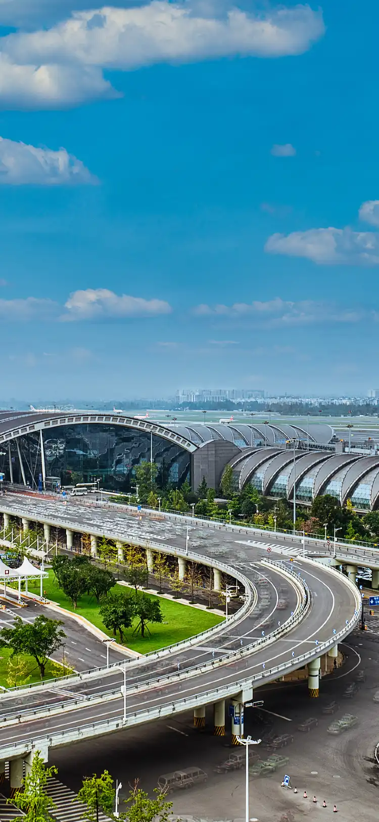 BIỂN HIỆU IATA TFU TẠI CỔNG RA VÀO SÂN BAY QUỐC TẾ THIÊN PHỦ