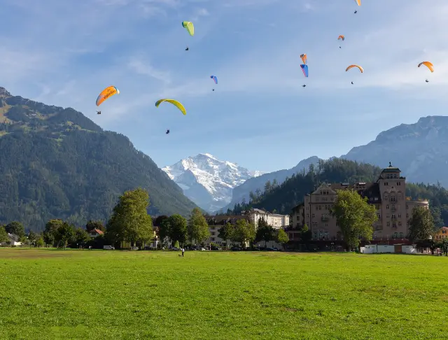 Paragliding in Interlaken