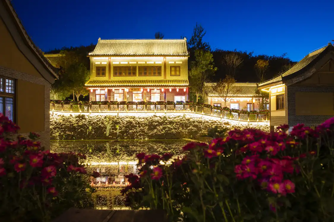 Hotels near Western Evergreen