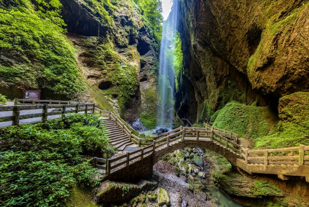 Longshuixia Fissure Gorge
