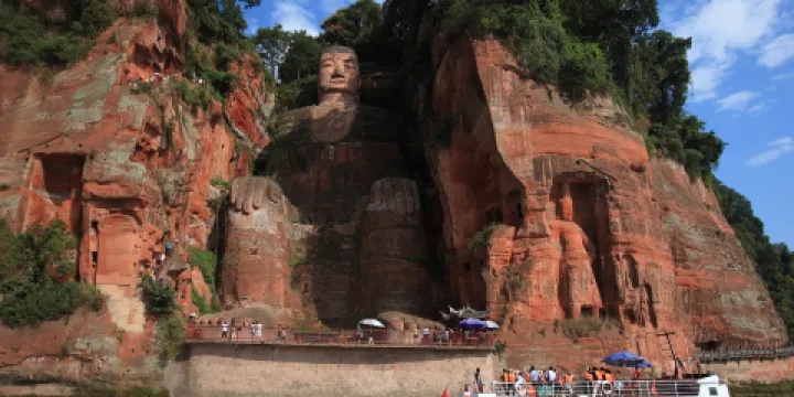 乐山大佛白日游船