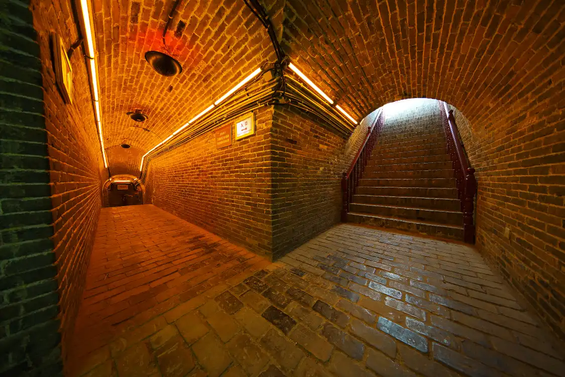 Hotels near Caocao Underground Military Transport Road Scenic Area