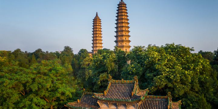 Shuangta Temple (Twin Pagoda Temple)