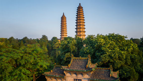 Shuangta Temple (Twin Pagoda Temple)